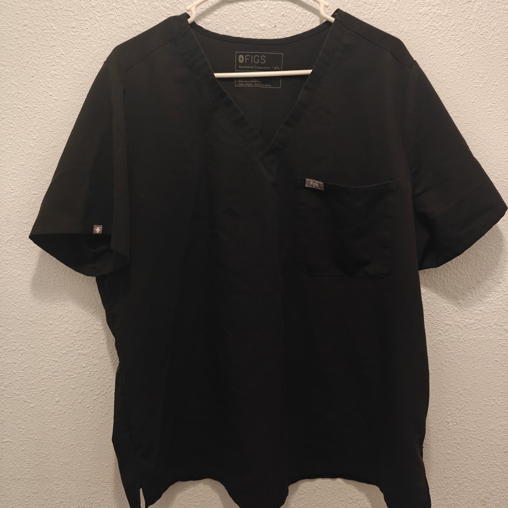 Figs Women's Short Sleeve Black V-Neck Scrub Top and Pants - Scrubs